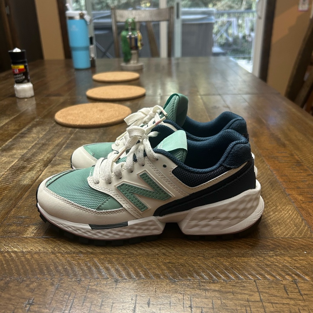 人気☆コラボ【New Balance×FIGS】574S スニーカー Women's Women's Figs New Balance 574s - Gem
